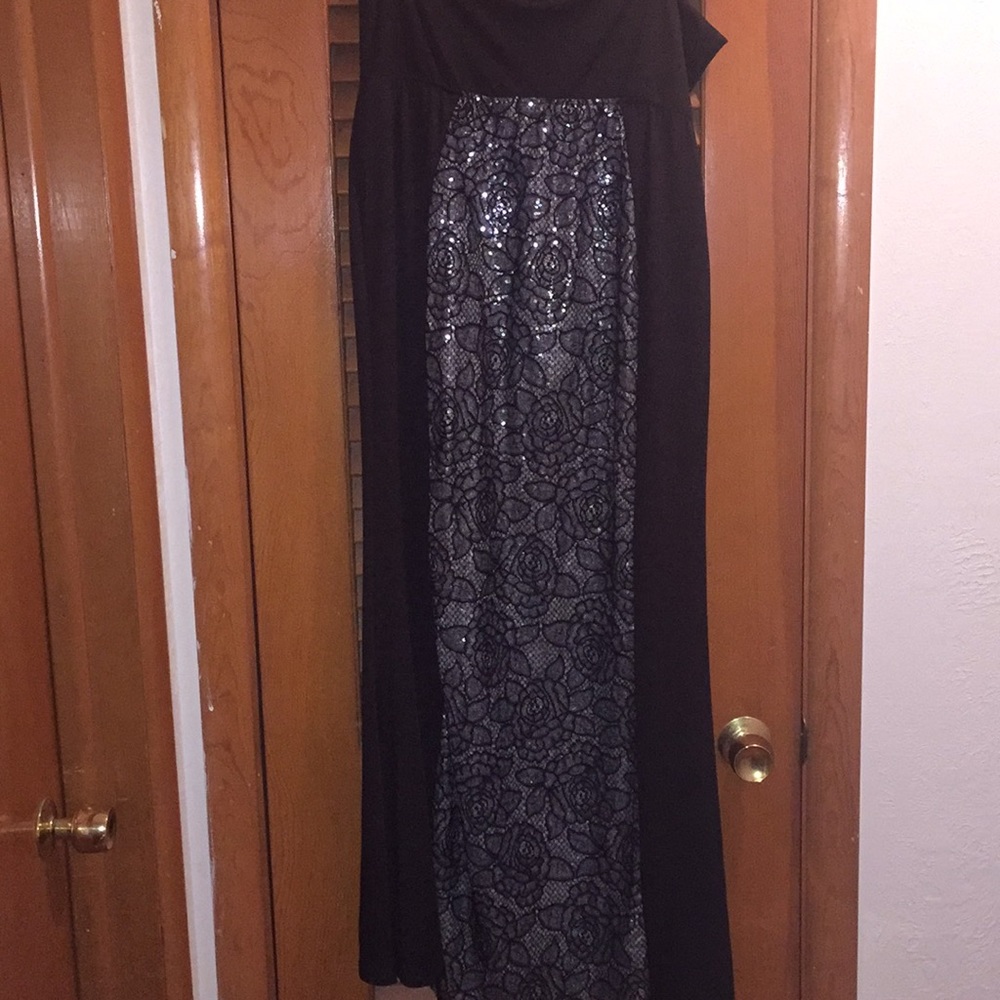 🤩Beautiful Black Maxi Skirt🤩